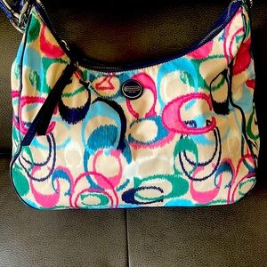 In great condition. No duster bag. Can be worn as crossbody or shoulder bag.